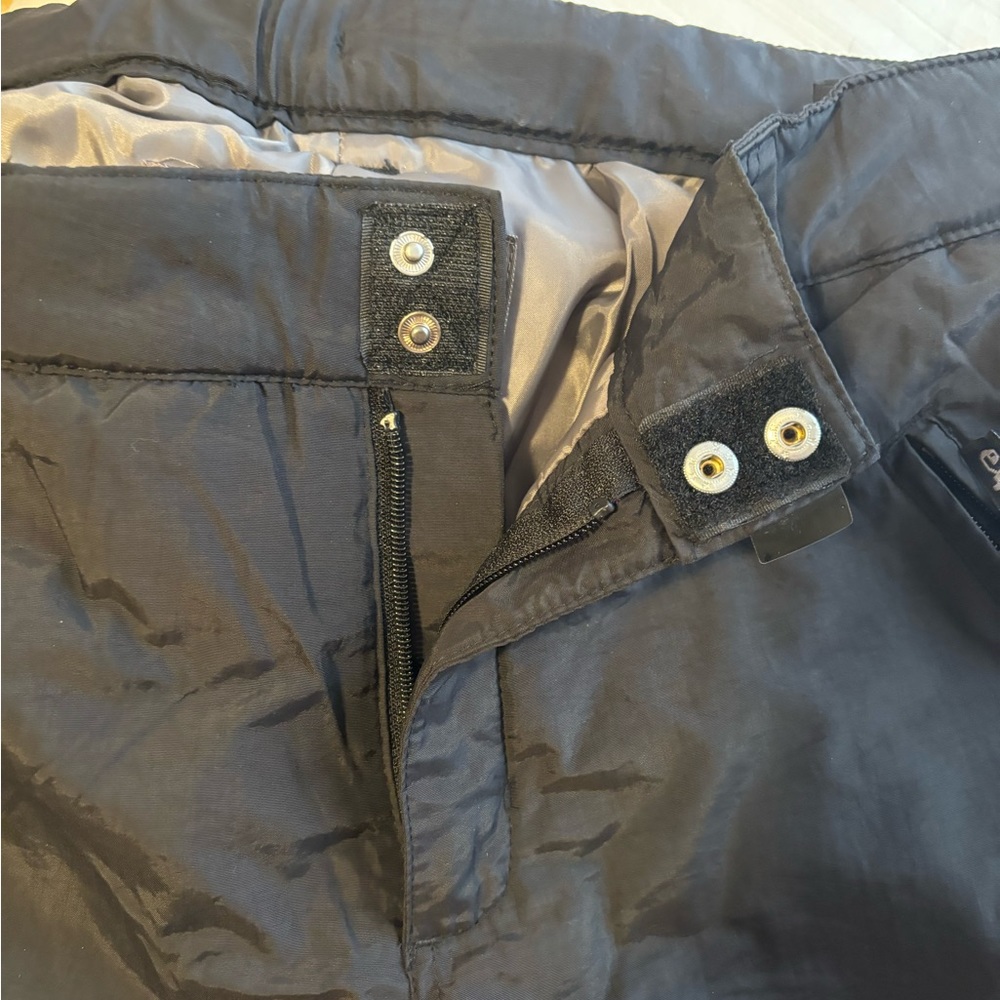 Women’s snow pants size large